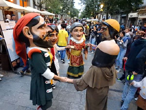 Fires de Sant Narc&iacute;s 2024. Passejada amb els capgrossos pels carrers del Barri Vell