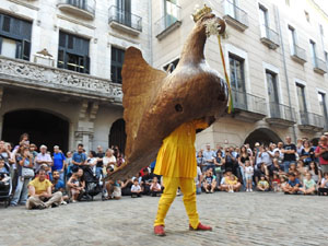Arribada a la pla&ccedil;a del Vi i ball de l'&Agrave;liga de la Ciutat