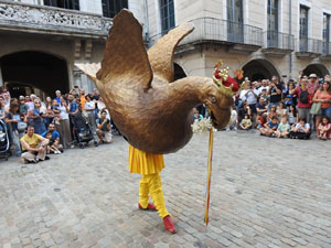 Arribada a la pla&ccedil;a del Vi i ball de l'&Agrave;liga de la Ciutat