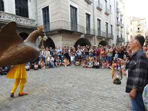 Arribada a la pla&ccedil;a del Vi i ball de l'&Agrave;liga de la Ciutat