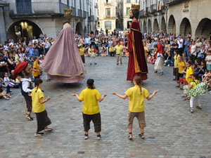 Balls a la pla&ccedil;a del Vi