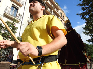 Cercavila de la Flama del Canig&oacute; 2024 fins la pla&ccedil;a del Vi