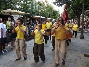 Cercavila de la Flama del Canig&oacute; 2024 fins la pla&ccedil;a del Vi