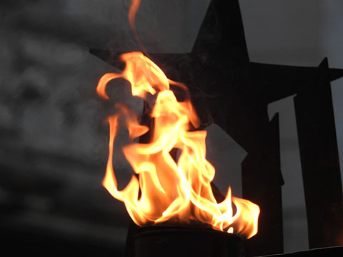 La Flama al peveter a la pla&ccedil;a del Vi