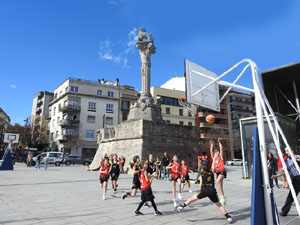 XII Jornada de l'Esport Femení 2024 a la plaça Salvador Espriu i la de Francesc Calvet i Rubalcaba
