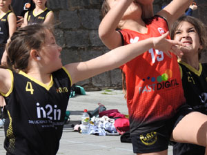 XII Jornada de l'Esport Femení 2024 a la plaça Salvador Espriu i la de Francesc Calvet i Rubalcaba
