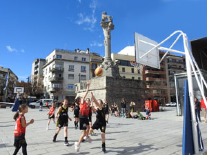 XII Jornada de l'Esport Femení 2024 a la plaça Salvador Espriu i la de Francesc Calvet i Rubalcaba