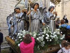 Setmana Santa 2024 a Girona. Preparació dels Passos de la processó