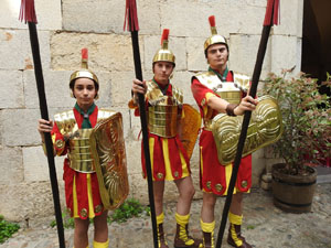 Setmana Santa 2024 a Girona. Preparació dels Passos de la processó