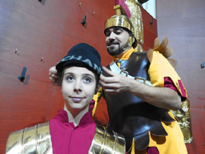 Setmana Santa 2024 a Girona. Sortida dels Manaies per lliurar el Penó