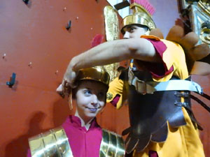 Setmana Santa 2024 a Girona. Sortida dels Manaies per lliurar el Penó