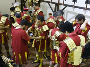 Setmana Santa 2024 a Girona. Sortida dels Manaies per lliurar el Penó