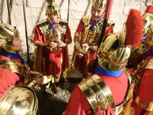 Setmana Santa 2024 a Girona. Sortida dels Manaies per lliurar el Penó