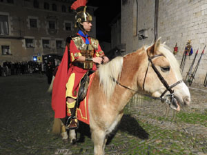 Setmana Santa 2024 a Girona. Sortida dels Manaies per lliurar el Penó