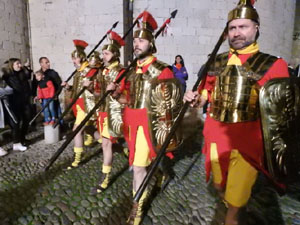 Setmana Santa 2024 a Girona. Sortida dels Manaies per lliurar el Penó