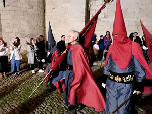 Setmana Santa 2024 a Girona. Sortida dels Manaies per lliurar el Penó
