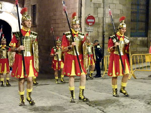 Setmana Santa 2024 a Girona. Sortida dels Manaies per lliurar el Penó