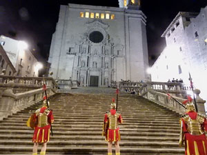 Setmana Santa 2024 a Girona. Sortida dels Manaies per lliurar el Penó