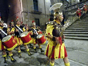 Setmana Santa 2024 a Girona. Sortida dels Manaies per lliurar el Penó