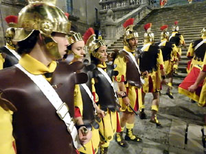 Setmana Santa 2024 a Girona. Sortida dels Manaies per lliurar el Penó