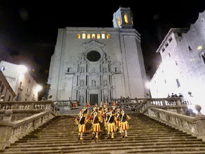 Setmana Santa 2024 a Girona. Sortida dels Manaies per lliurar el Penó