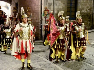 Setmana Santa 2024 a Girona. Sortida dels Manaies per lliurar el Penó