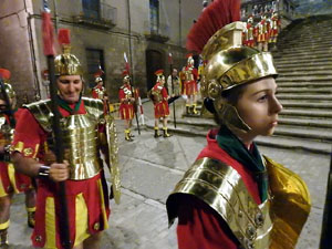 Setmana Santa 2024 a Girona. Sortida dels Manaies per lliurar el Penó