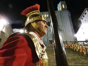 Setmana Santa 2024 a Girona. Sortida dels Manaies per lliurar el Penó