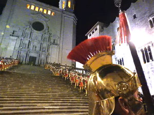 Setmana Santa 2024 a Girona. Sortida dels Manaies per lliurar el Penó