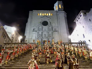 Setmana Santa 2024 a Girona. Sortida dels Manaies per lliurar el Penó