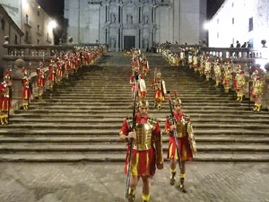 Setmana Santa 2024 a Girona. Sortida dels Manaies per lliurar el Penó