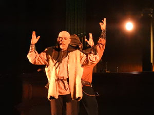 Representaci&oacute; de la Consueta de Sant Jordi cavaller a la nau g&ograve;tica de la Catedral