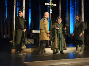 Representaci&oacute; de la Consueta de Sant Jordi cavaller a la nau g&ograve;tica de la Catedral