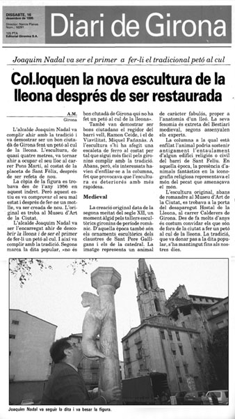 Notícia de la instal·lació de la segona rèplica del Cul de la Lleona al carrer dels Calderers. Article publicat al 'Diari de Girona' el 16/12/1995