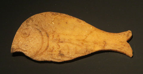 Peix (s&iacute;mbol cristi&agrave;). Os. &Egrave;poca romana, segles IV-V dC. Ciutadella, Roses