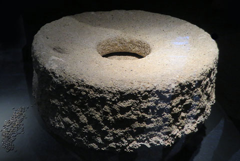 Mol&iacute; rotatori. Gres. 
&Egrave;poca romana, segle II aC. Illa Pedrosa, L'Estartit, Torroella de Montgr&iacute;