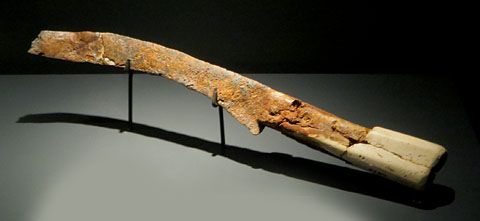 Ganivet. Ferro amb m&agrave:nec d'os. Edat del Ferro, ib&egrave;ric, segle IV aC. Puig de Sant Andreu, Ullastret