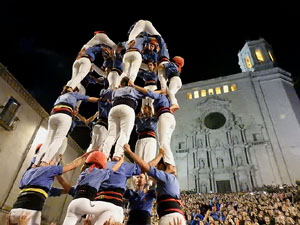 Fires de Sant Narc&iacute;s 2024. Pilar a les escales de la Catedral