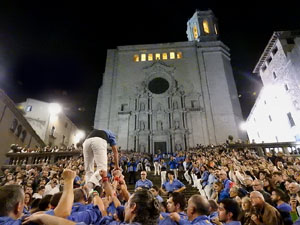 Fires de Sant Narc&iacute;s 2024. Pilar a les escales de la Catedral