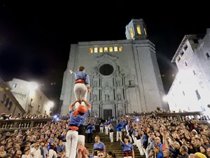 Fires de Sant Narc&iacute;s 2024. Pilar a les escales de la Catedral