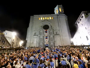 Fires de Sant Narc&iacute;s 2024. Pilar a les escales de la Catedral