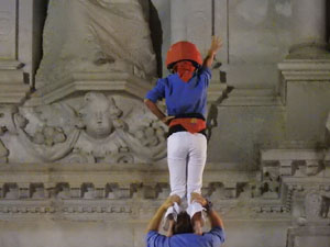 Fires de Sant Narc&iacute;s 2024. Pilar a les escales de la Catedral