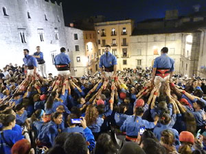 Fires de Sant Narc&iacute;s 2024. Pilar a les escales de la Catedral