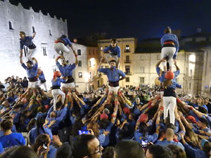 Fires de Sant Narc&iacute;s 2024. Pilar a les escales de la Catedral
