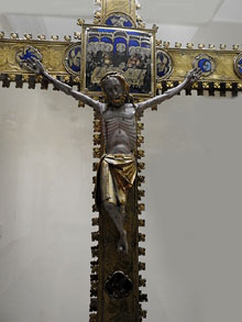 Pere Bern&eacute;s. Creu processional 'dels Esmalts'. Girona, ca. 1350-1360.Plata daurada, esmalts i fusta