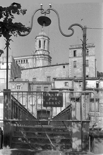 El pont d'en G&oacute;mez tancat per obres. Juny 1979