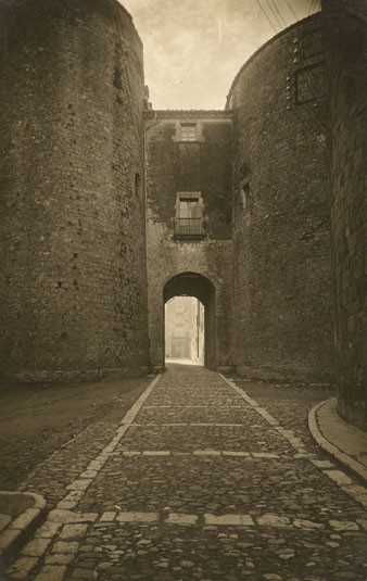 El portal de Sobreportes desde la pujada del rei Martí. 1920
