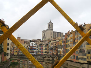 Temps de Flors 2025. El pont de les Peixateries Velles