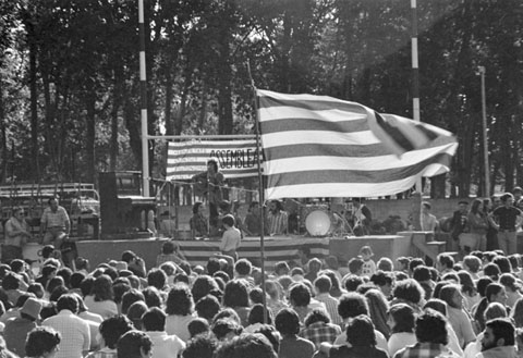 Diada Nacional de Catalunya a la pista d'atletisme de la Devesa. 11/09/1976