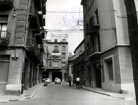 El carrer de la Premsa. A l'esquerra, l'inici del carrer Eiximenis. 1974